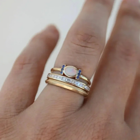 Anillo de ópalo dorado vintage