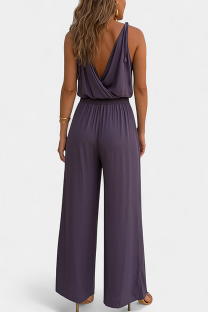 Saria – Vestido tipo jumpsuit con detalles dorados y cortes en las piernas