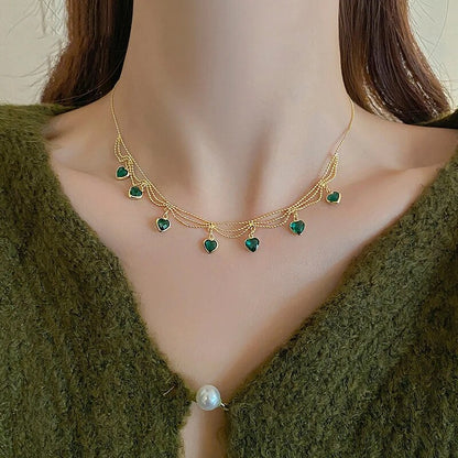 Collar de corazón único con piedras de circonio