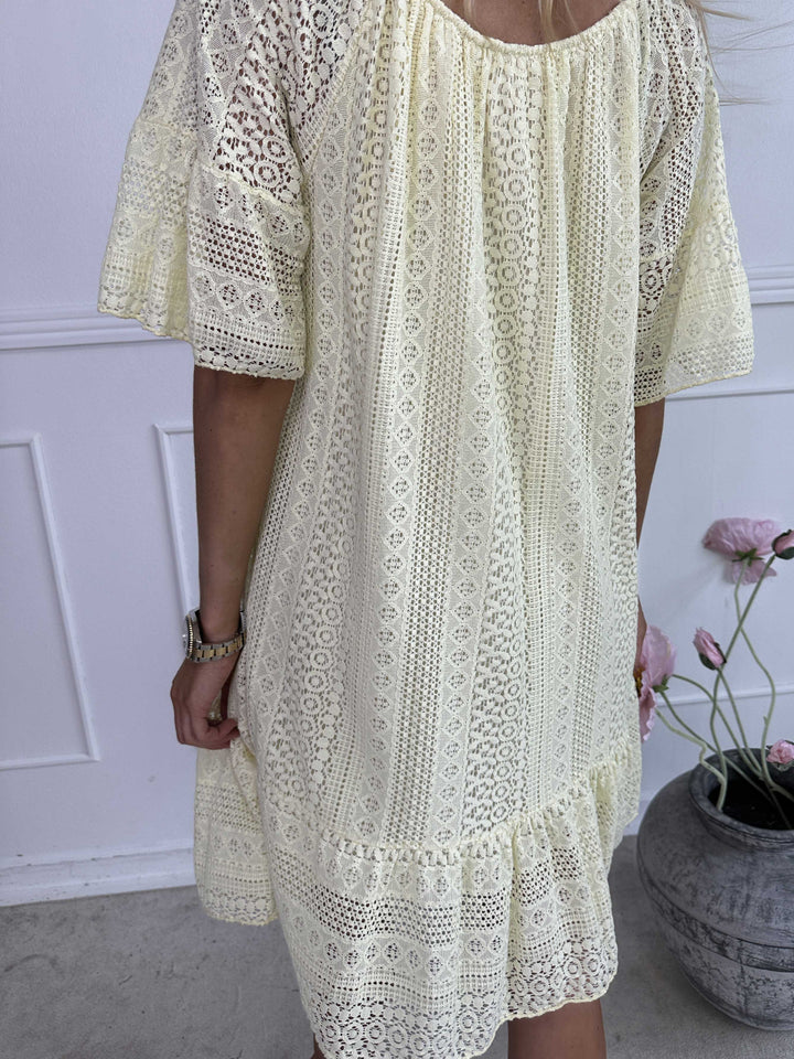 Vestido de encaje suave de algodón con mangas