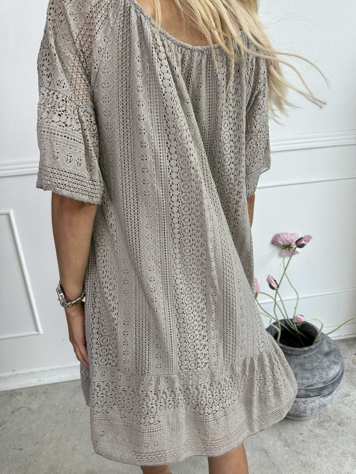 Vestido de encaje suave de algodón con mangas