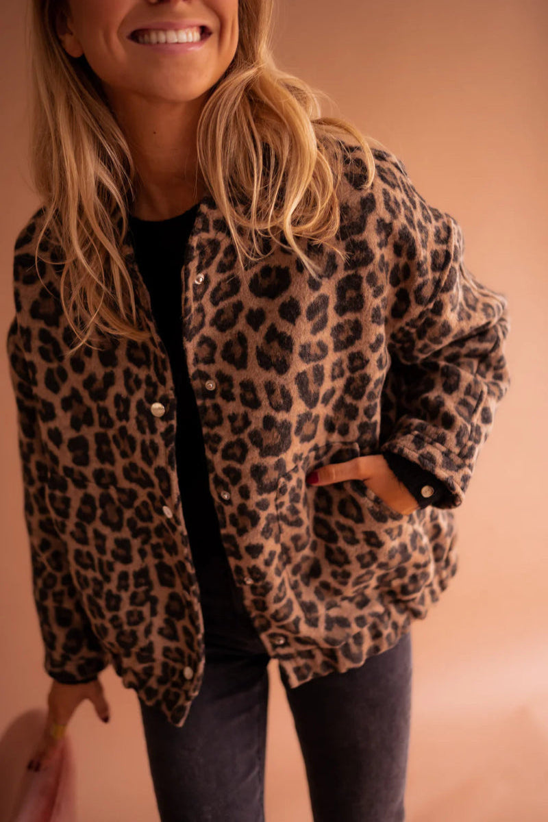 Alana | La chaqueta de leopardo