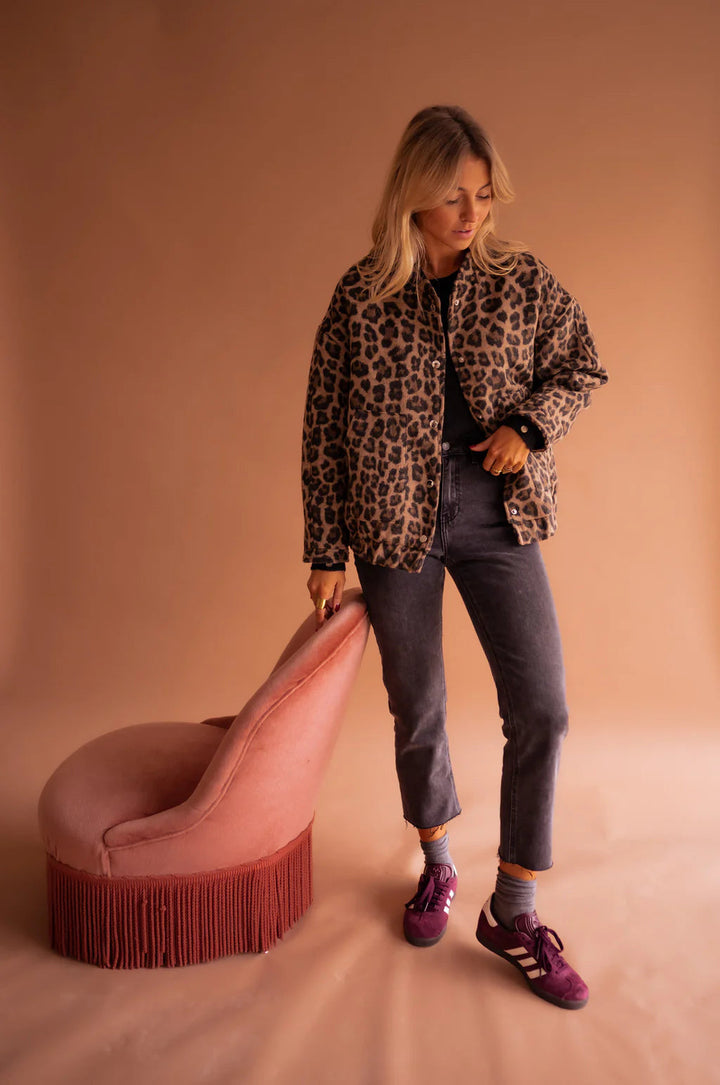 Alana | La chaqueta de leopardo