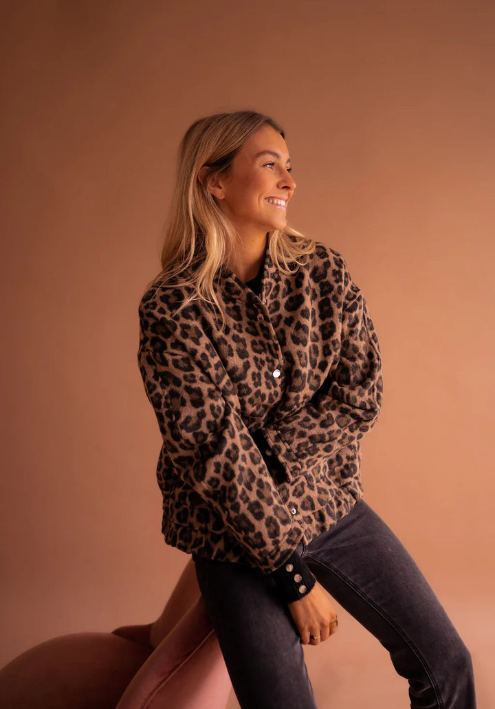 Alana | La chaqueta de leopardo