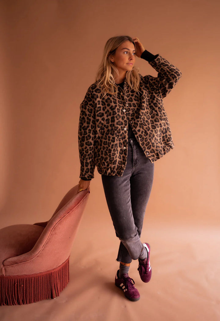 Alana | La chaqueta de leopardo