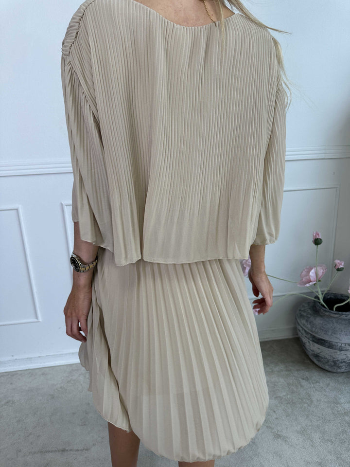 Cristina - Vestido inflable dulce con capa de rafia