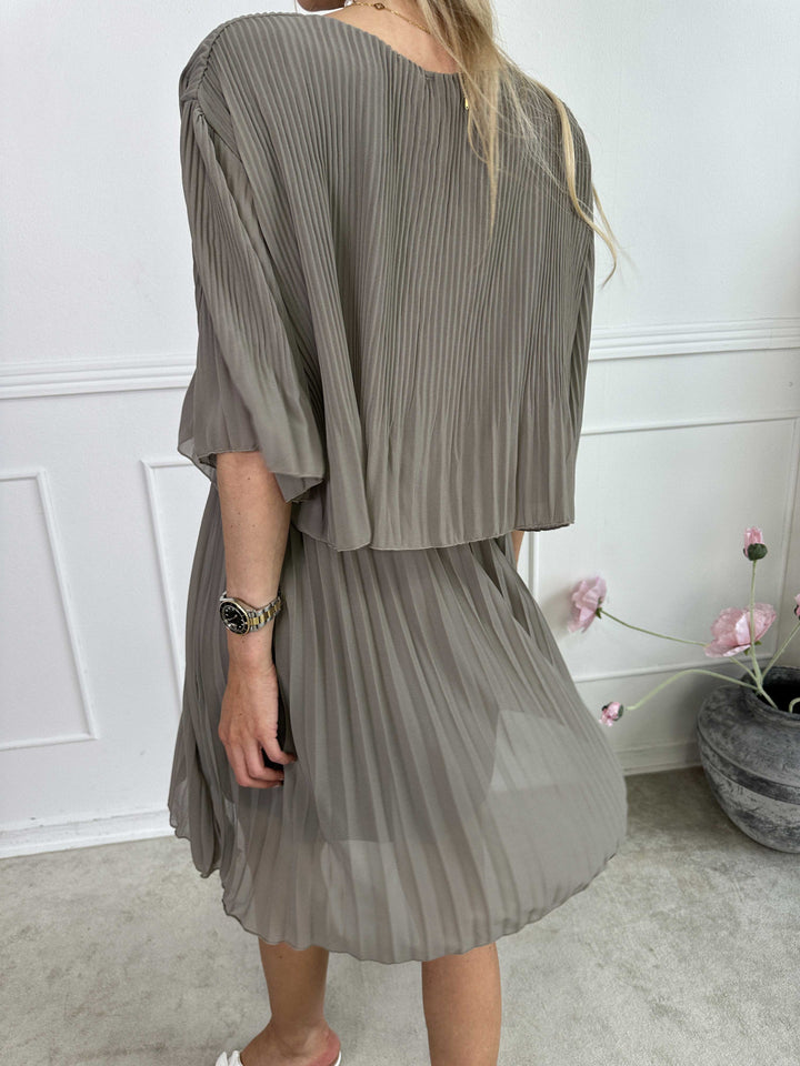 Cristina - Vestido inflable dulce con capa de rafia