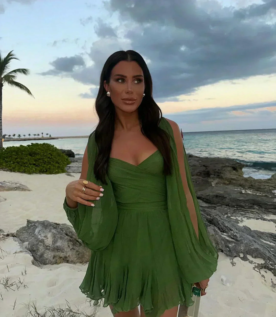 Noche | Vestido mini juguetón con mangas abullonadas