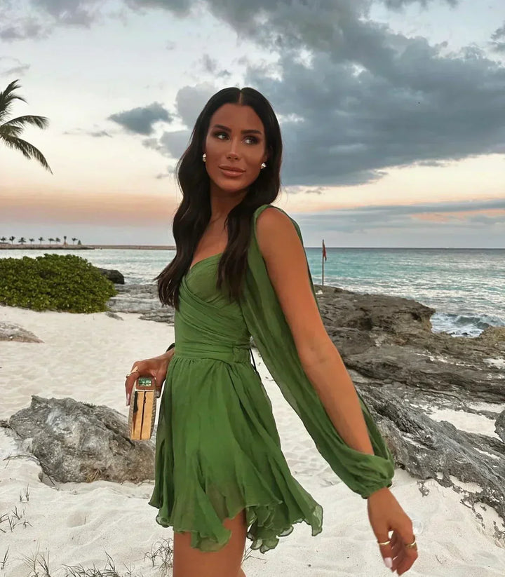 Noche | Vestido mini juguetón con mangas abullonadas