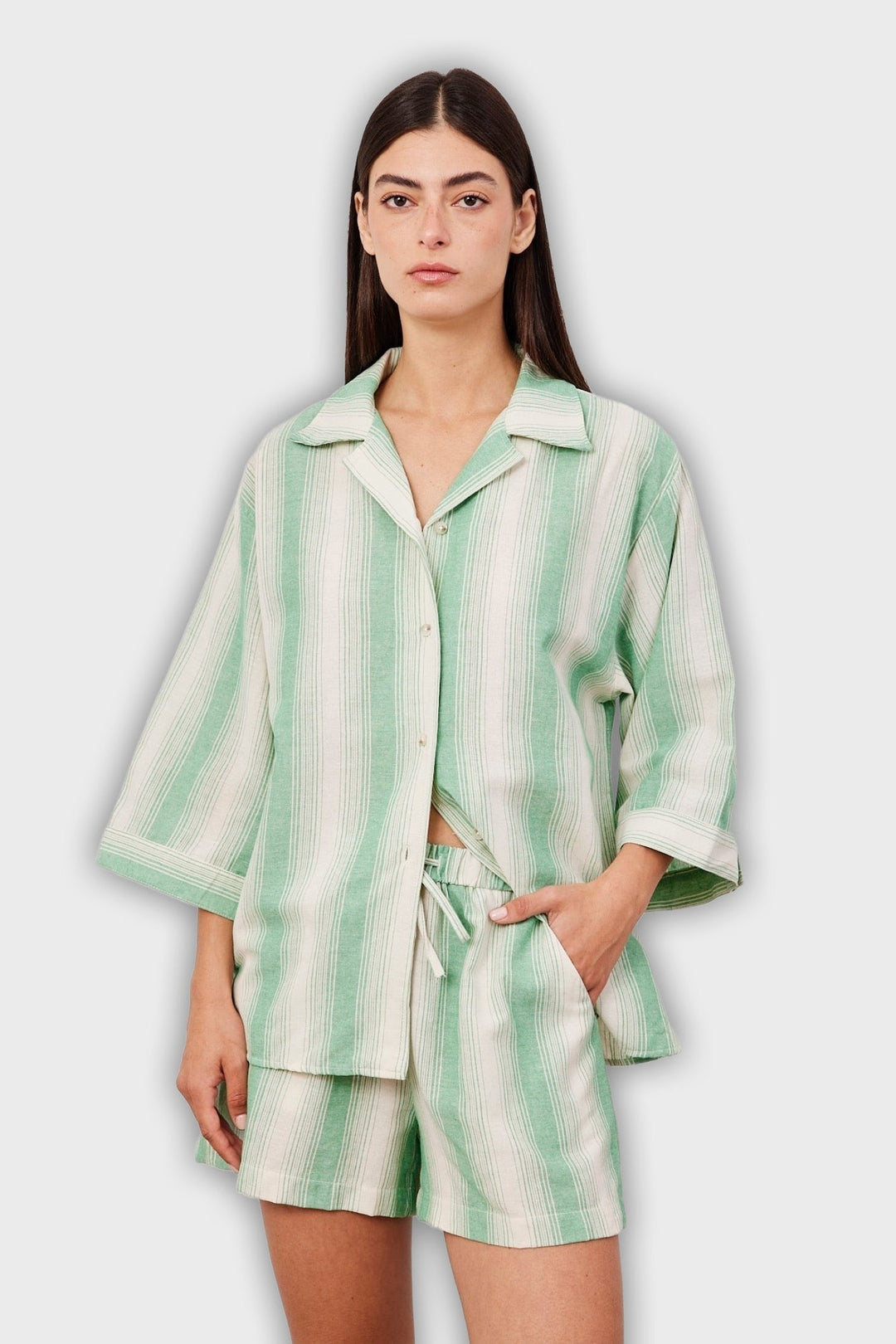 Conjunto de dos piezas corto con rayas