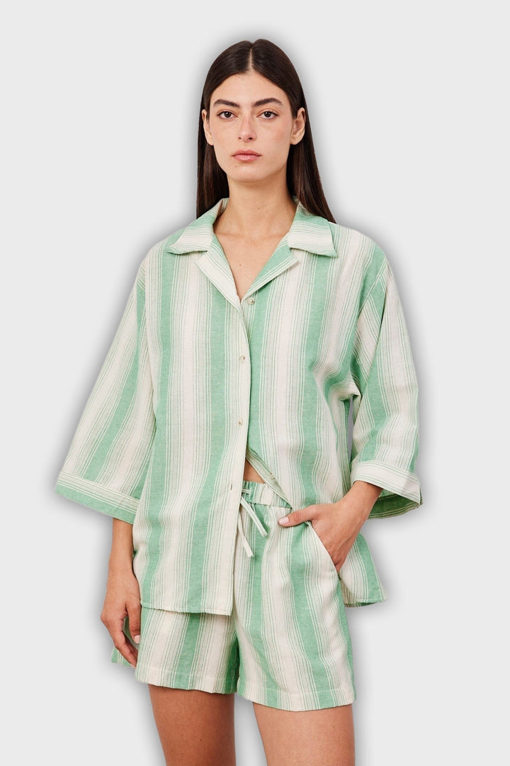 Conjunto de dos piezas corto con rayas