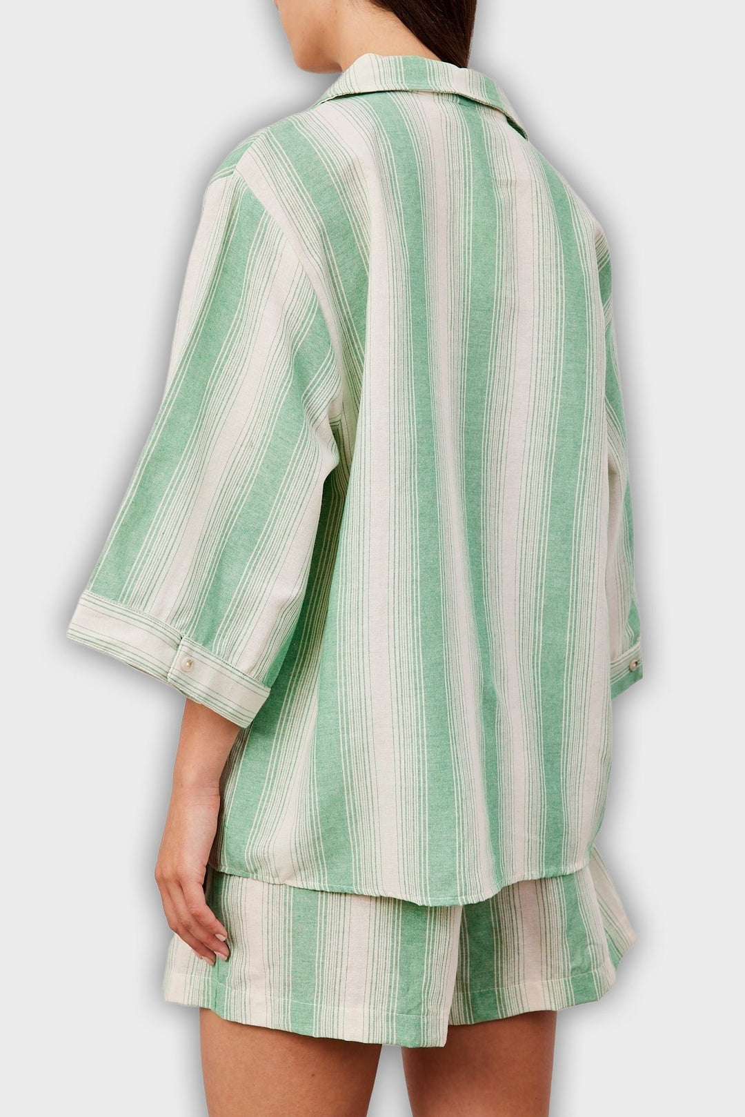 Conjunto de dos piezas corto con rayas