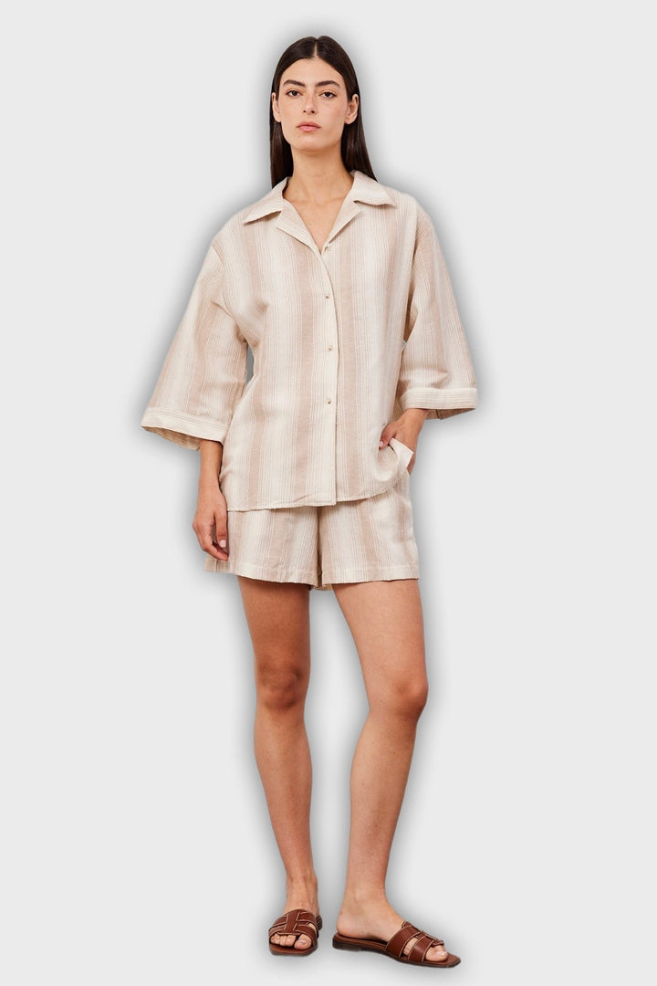 Conjunto de dos piezas corto con rayas