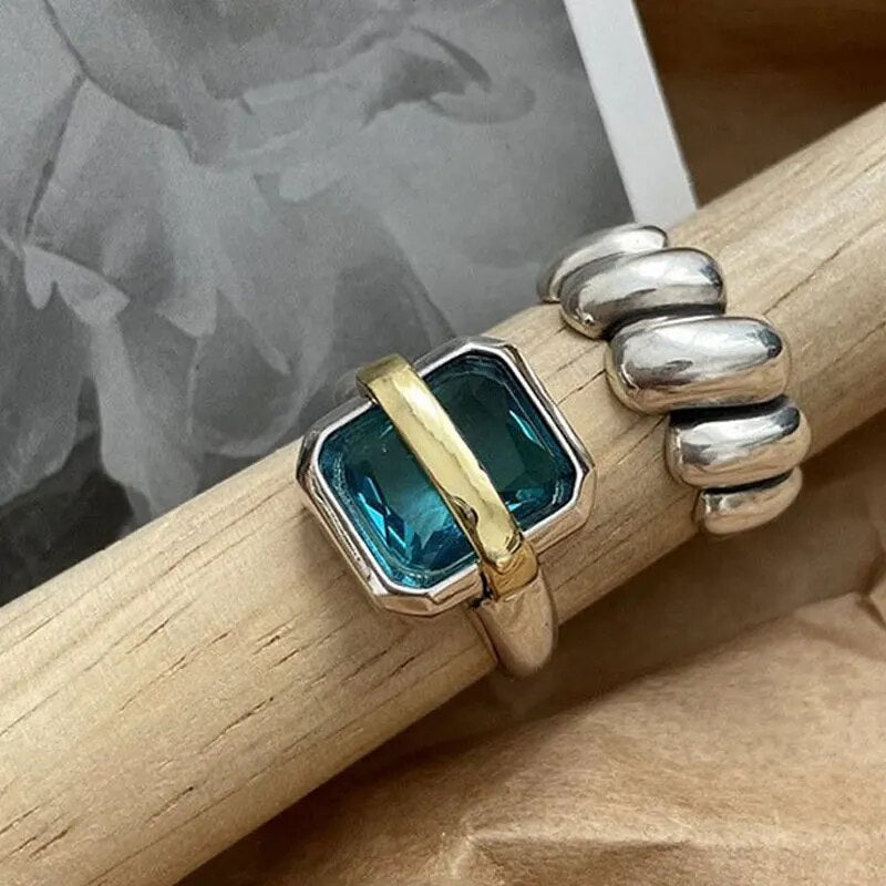 Anillo de plata con zirconia azul - Elegancia y estilo diario