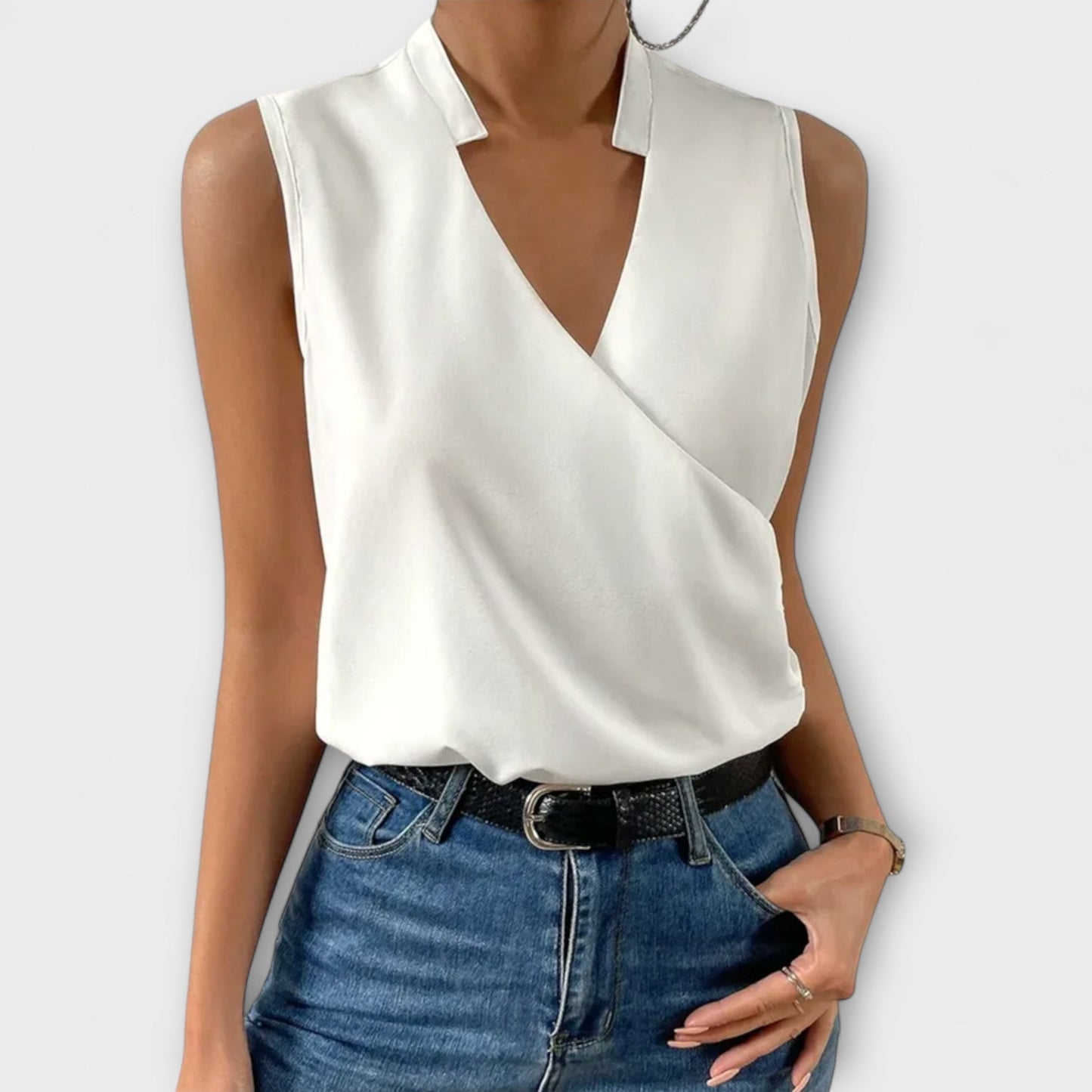 Top suave de verano con cuello en V