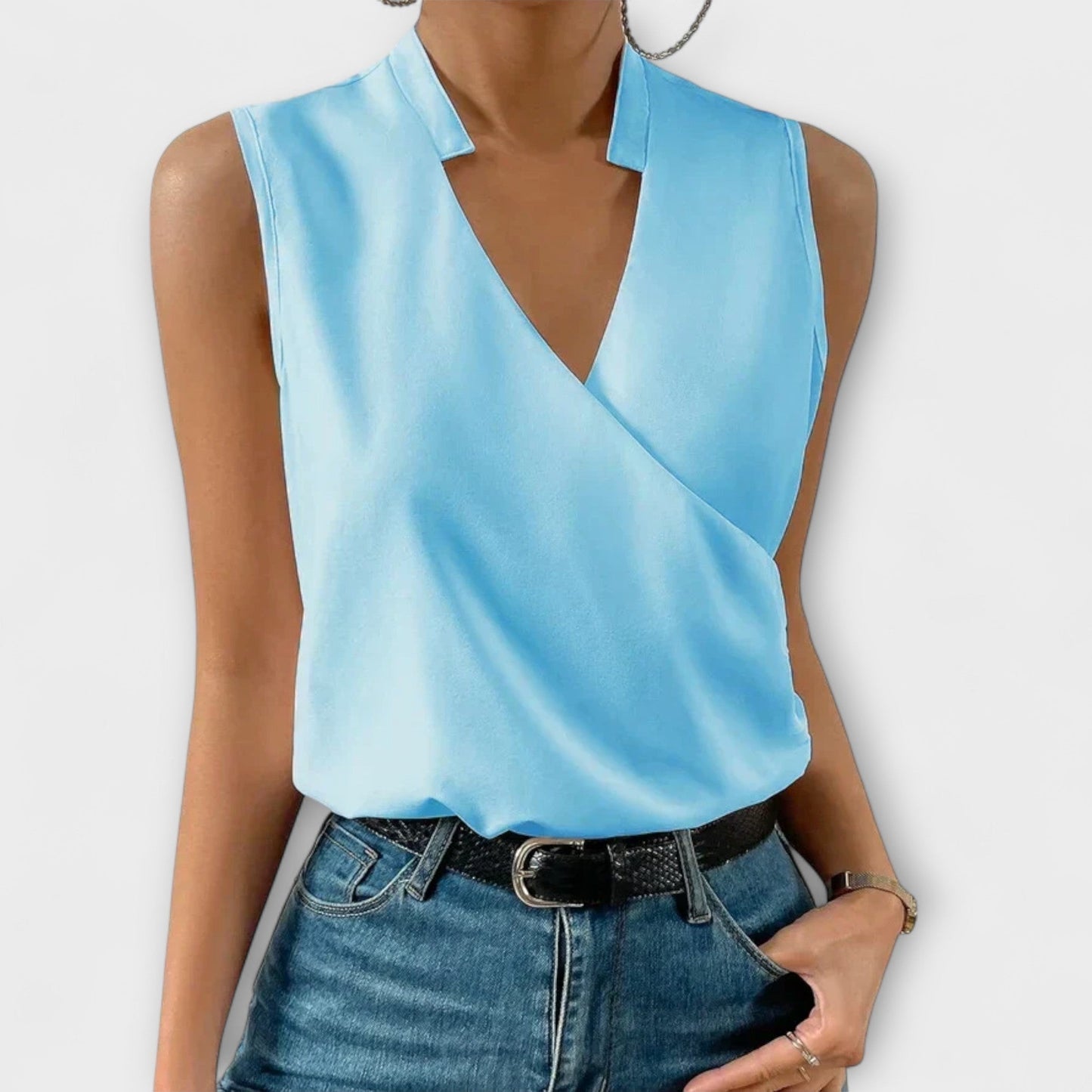 Top suave de verano con cuello en V
