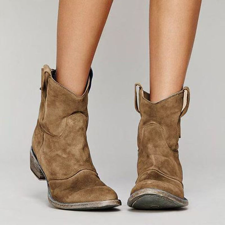 Carlota – Botas atemporales