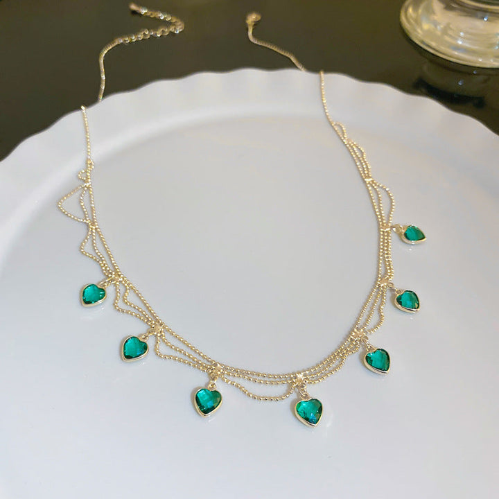 Collar de corazón único con piedras de circonio