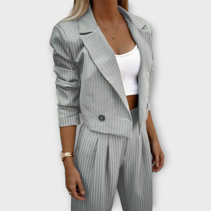 Alexi – Conjunto con elegancia relajada