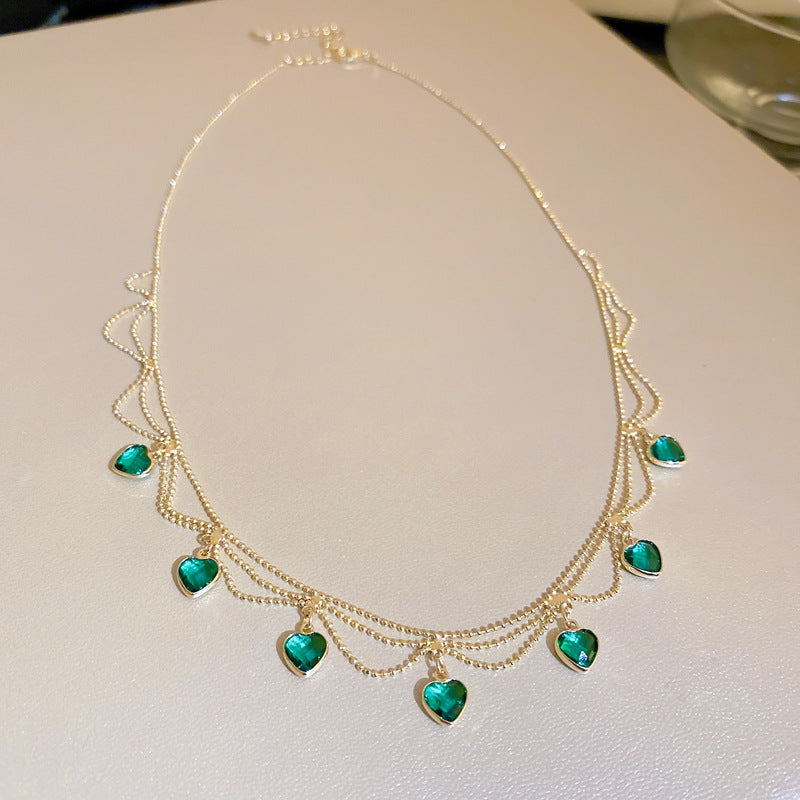 Collar de corazón único con piedras de circonio