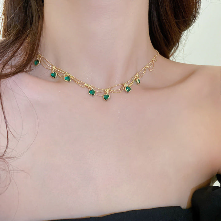 Collar de corazón único con piedras de circonio