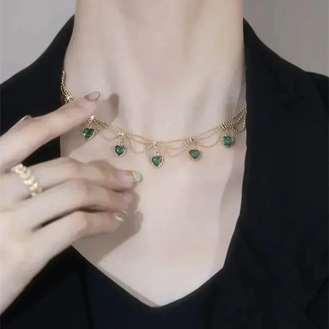 Collar de corazón único con piedras de circonio
