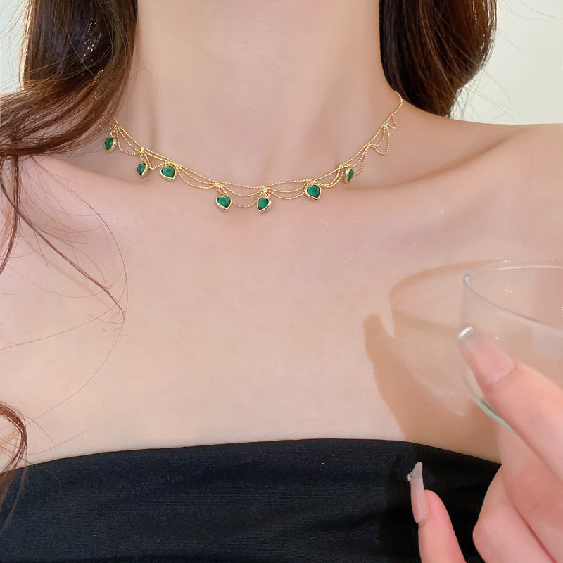 Collar de corazón único con piedras de circonio