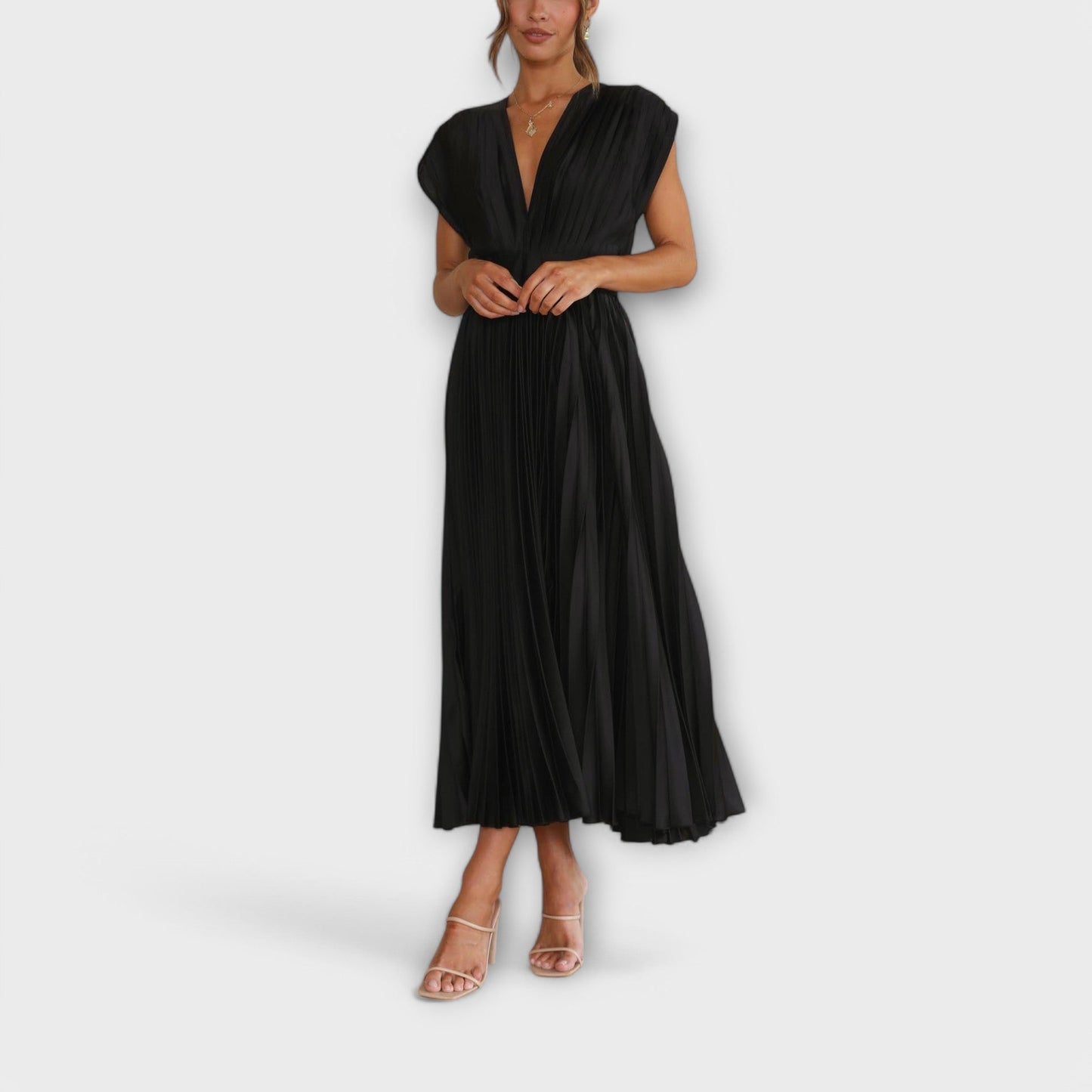 Vestido María con diseño de cuello en V y pliegues