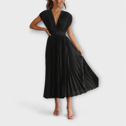 Vestido María con diseño de cuello en V y pliegues