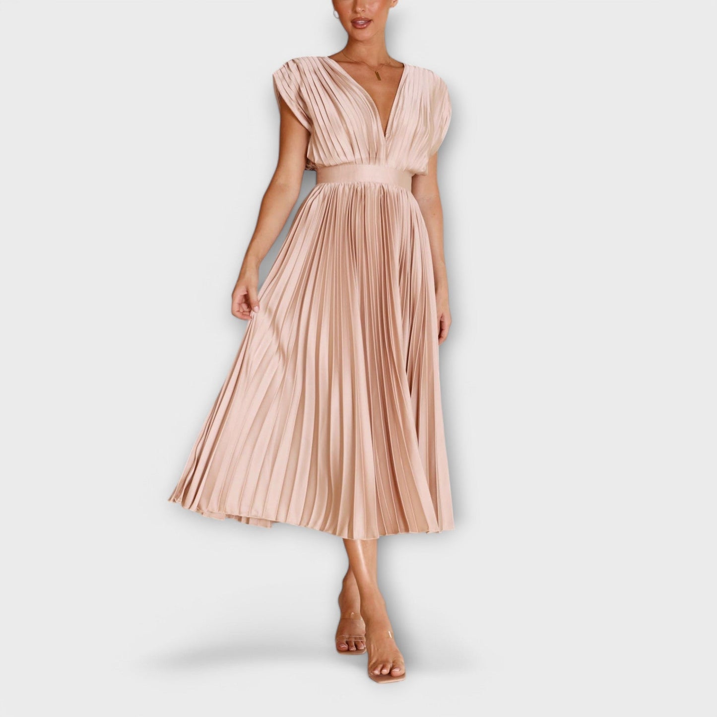 Vestido María con diseño de cuello en V y pliegues