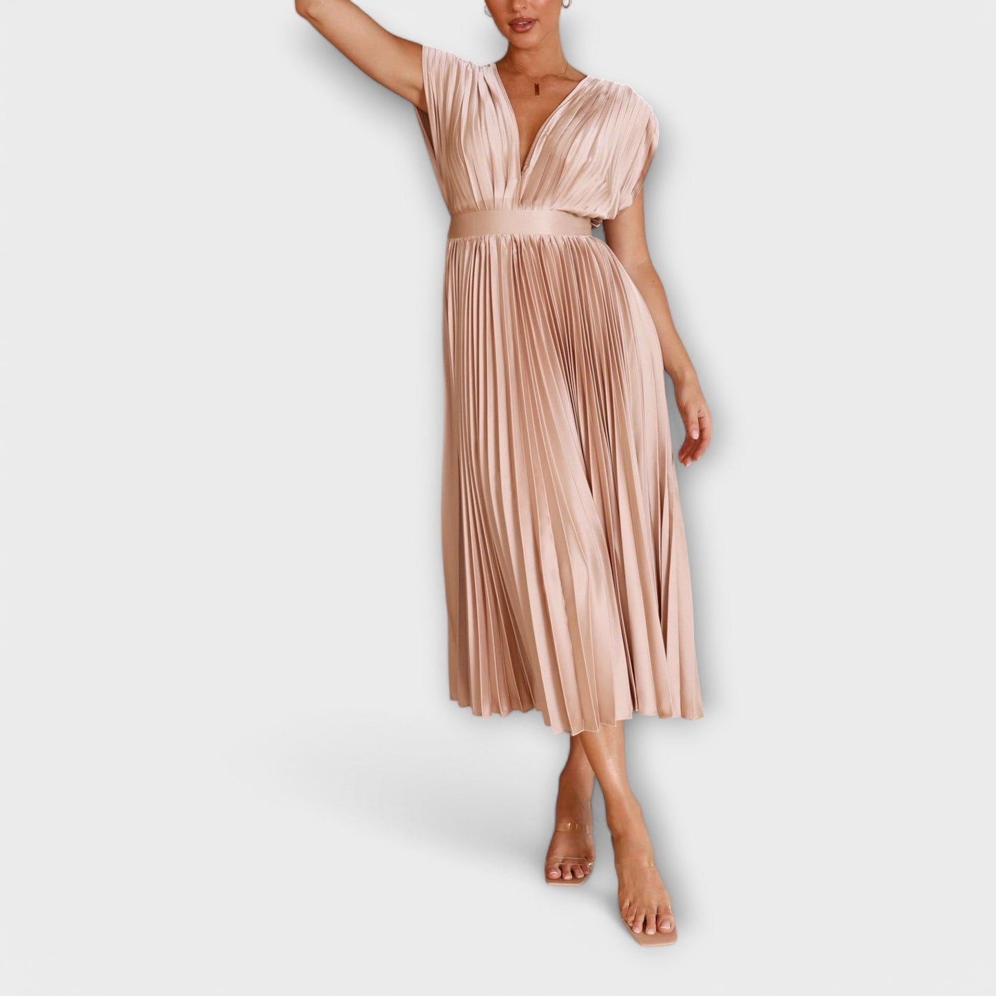 Vestido María con diseño de cuello en V y pliegues
