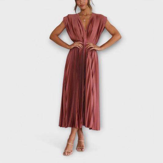Vestido María con diseño de cuello en V y pliegues