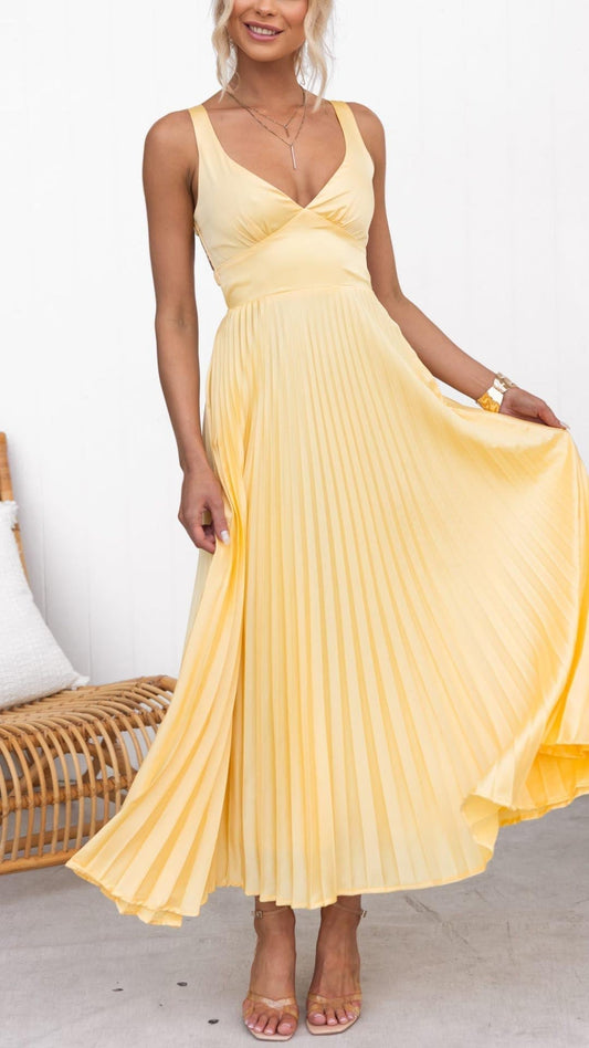 Avi - Vestido maxi plisado amarillo con cuello en V