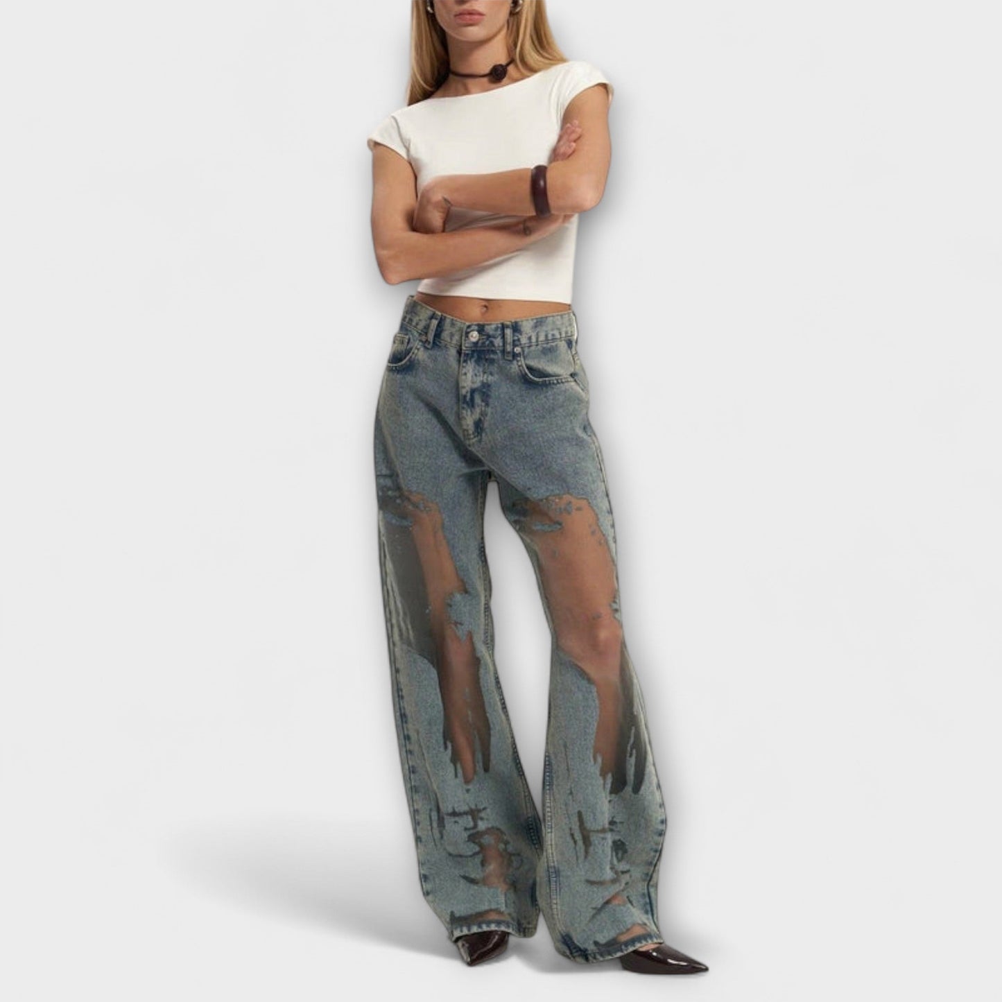 Jeans de cintura alta con diseño único y estilo moderno