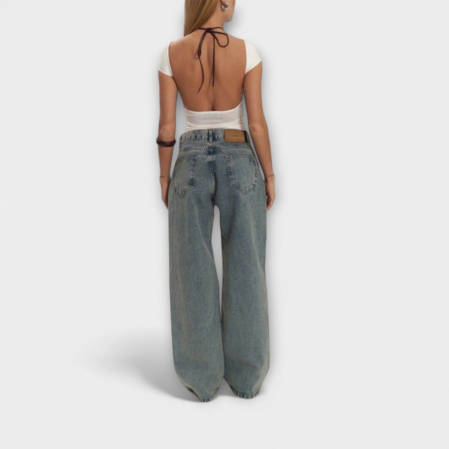 Jeans de cintura alta con diseño único y estilo moderno