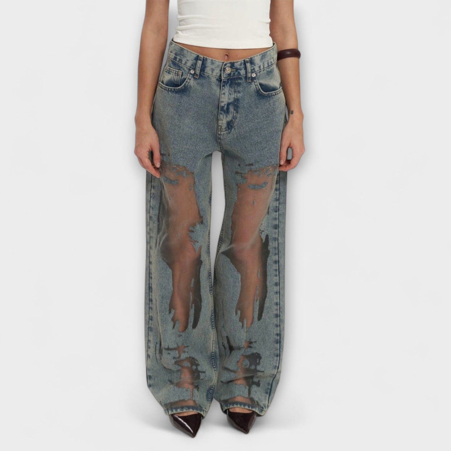 Jeans de cintura alta con diseño único y estilo moderno