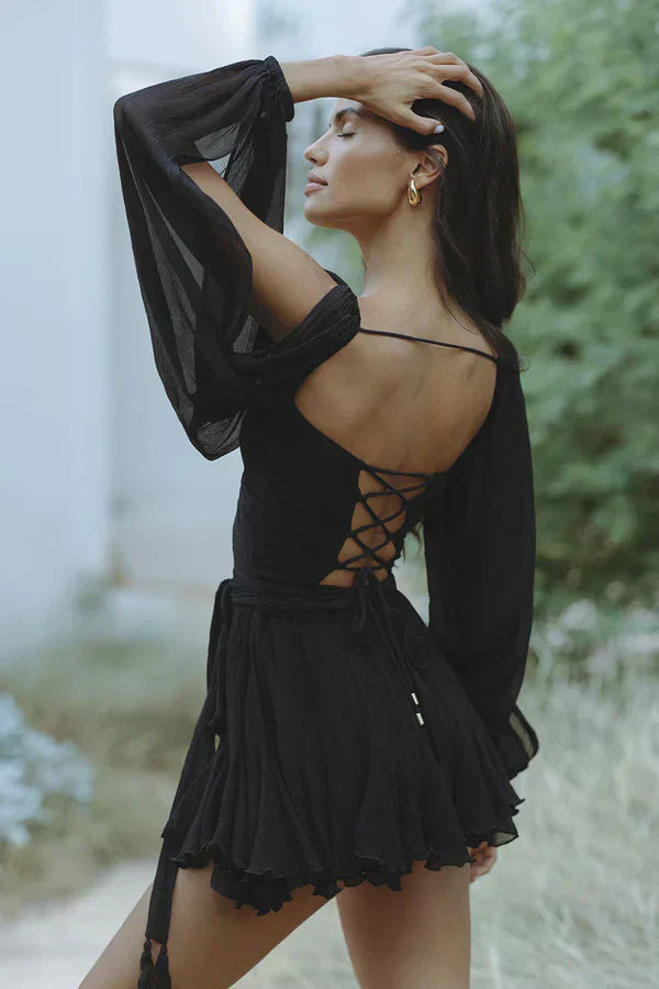 Noche | Vestido mini juguetón con mangas abullonadas