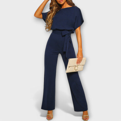 Nuria – Pantalones cortos oscuros con silueta elegante