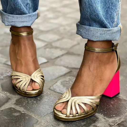 Allegra™ | Sandalias clásicas con tira dorada