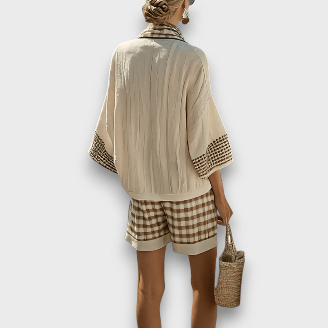 Verina – traje con estampado de cuadros y encanto libre