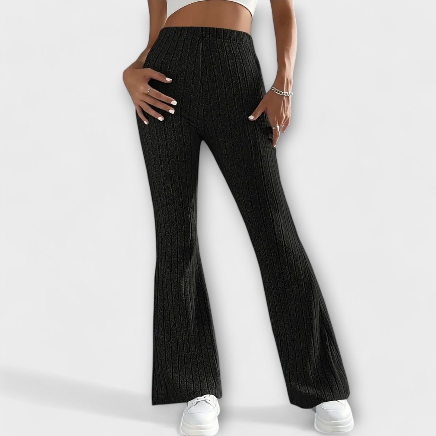Pantalones elegantes para mujeres con corte destacado