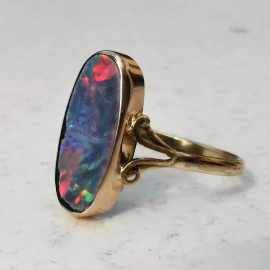 Anillo de ópalo retro de lujo con diseño único