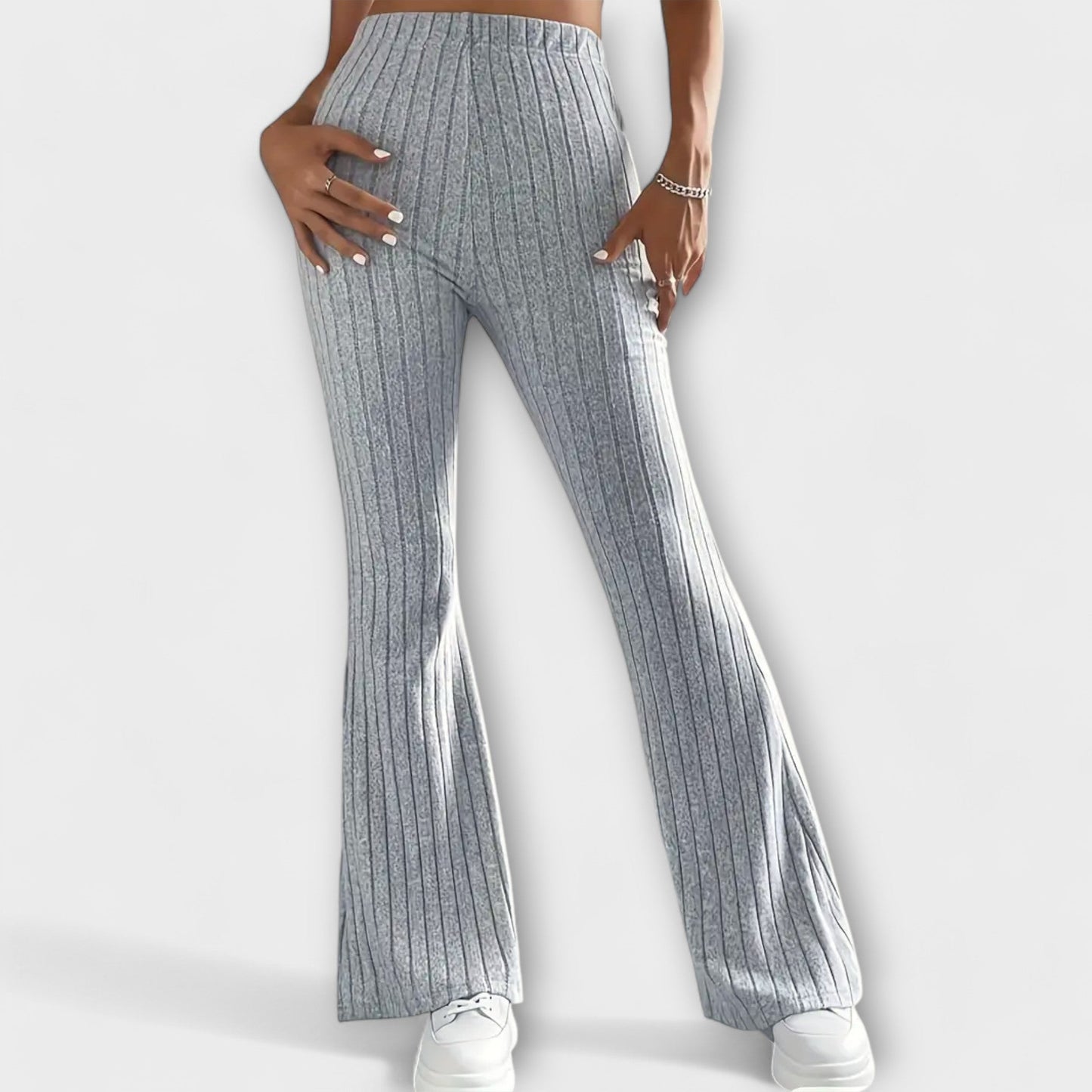 Pantalones elegantes para mujeres con corte destacado