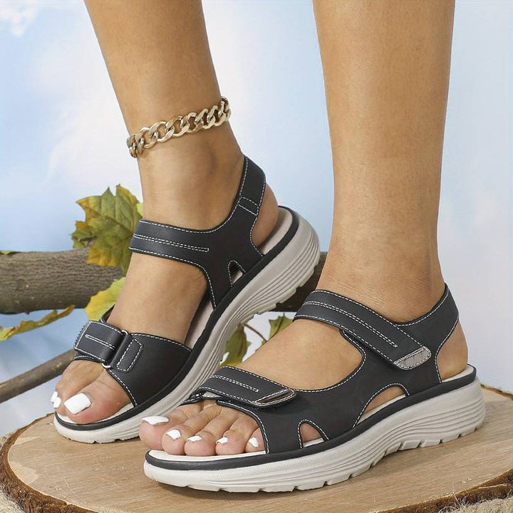 Sandalias cómodas con tira de velcro