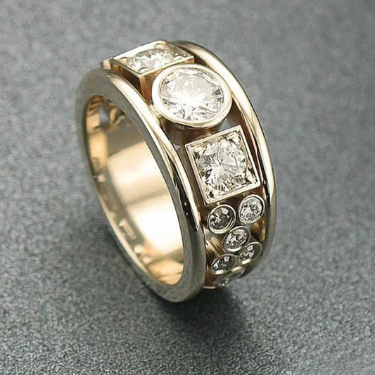 Anillo de estilo antiguo con piedras brillantes