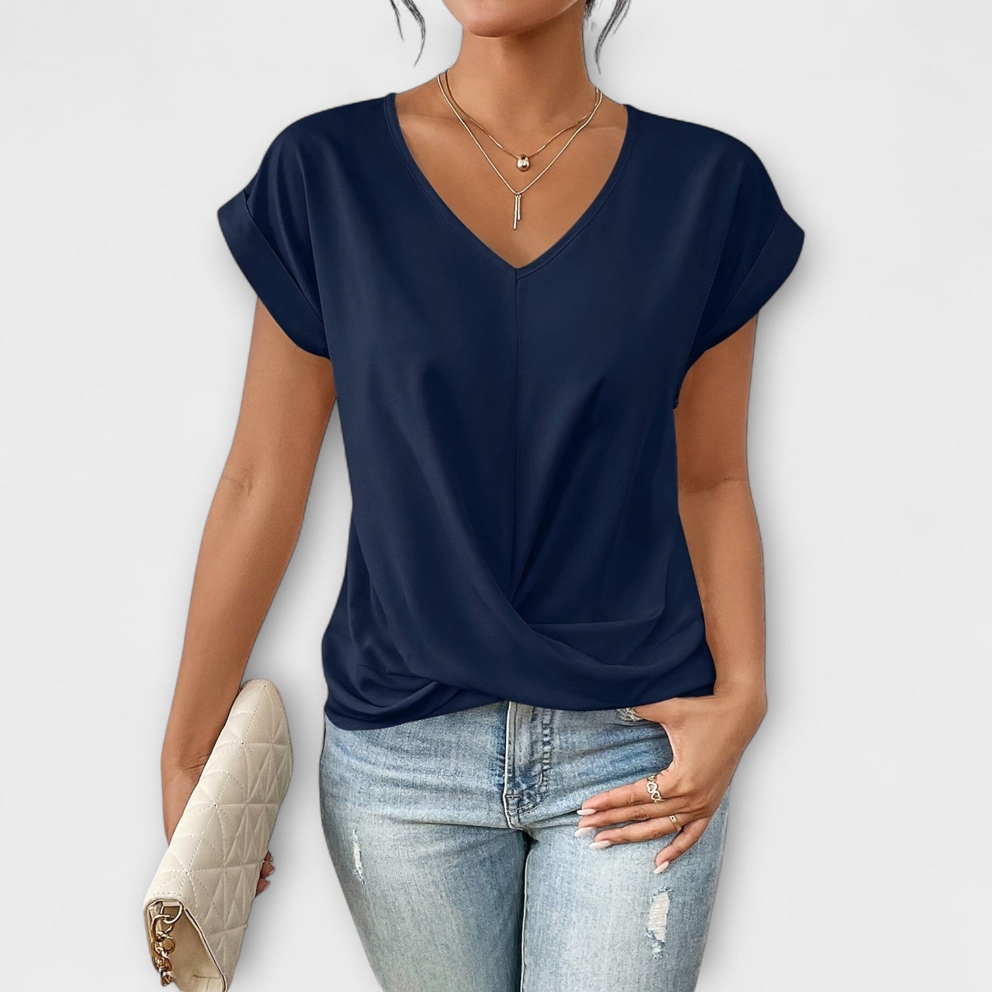 Top V con detalles de botón