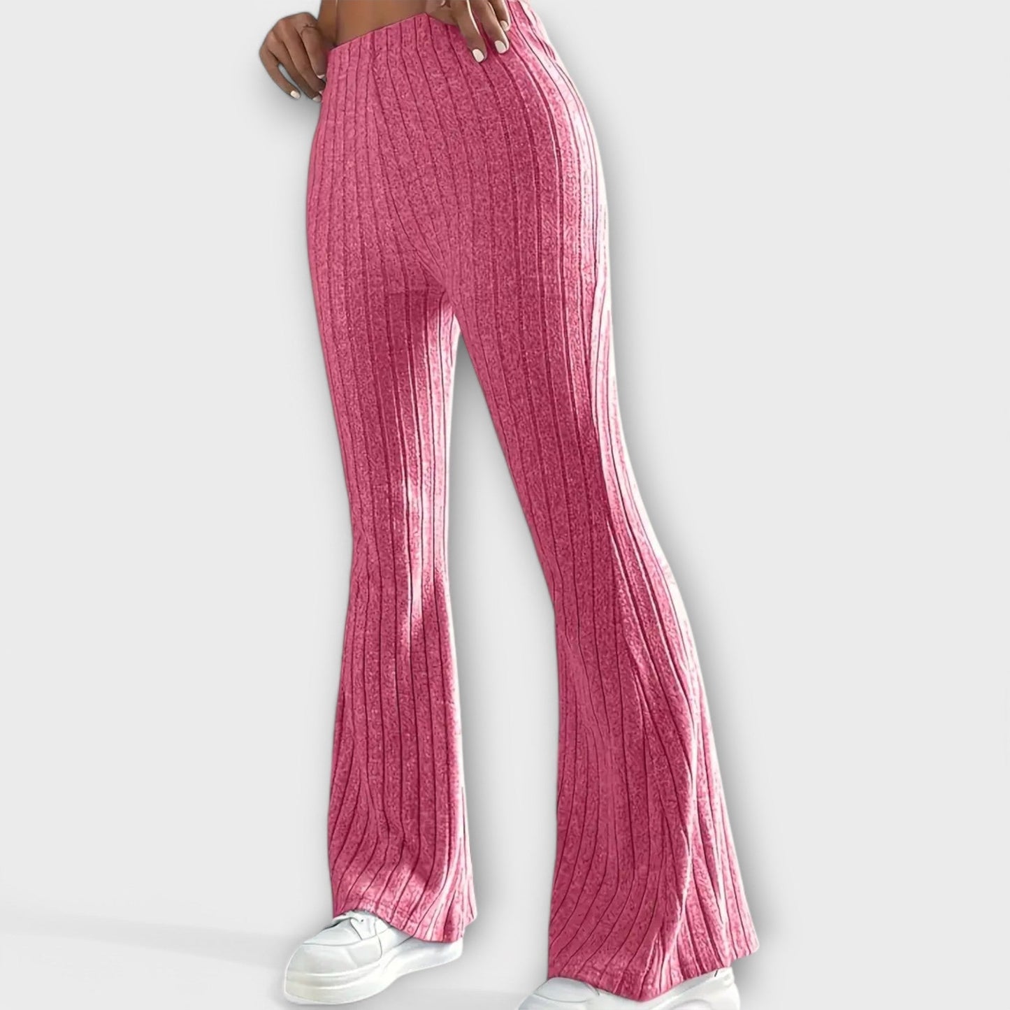 Pantalones elegantes para mujeres con corte destacado