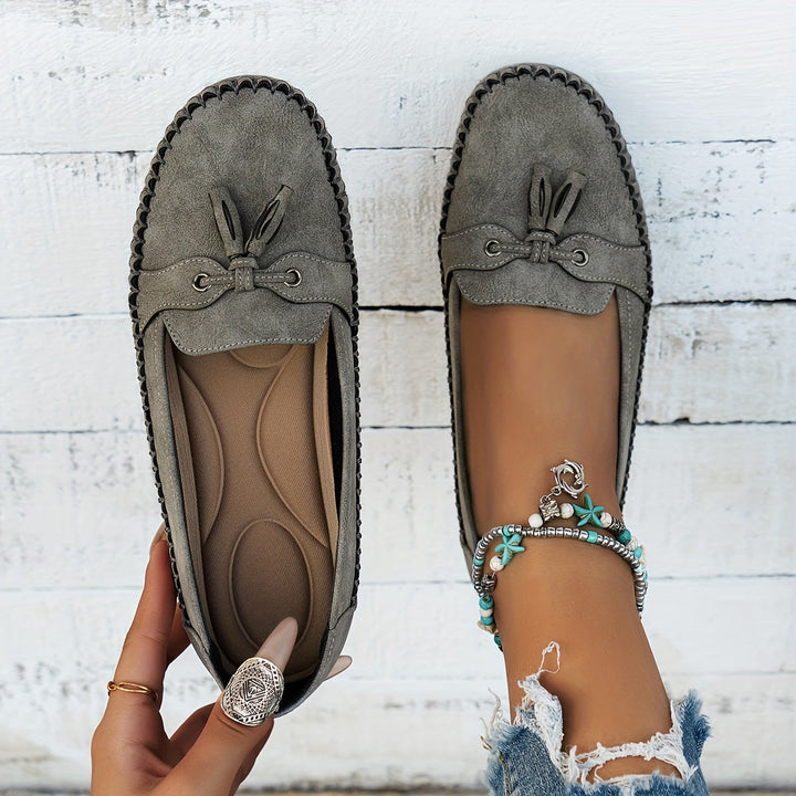 Nadine – Zapatos loafers clásicos con pompones