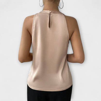 Camisa de satén elegante con hombros al descubierto