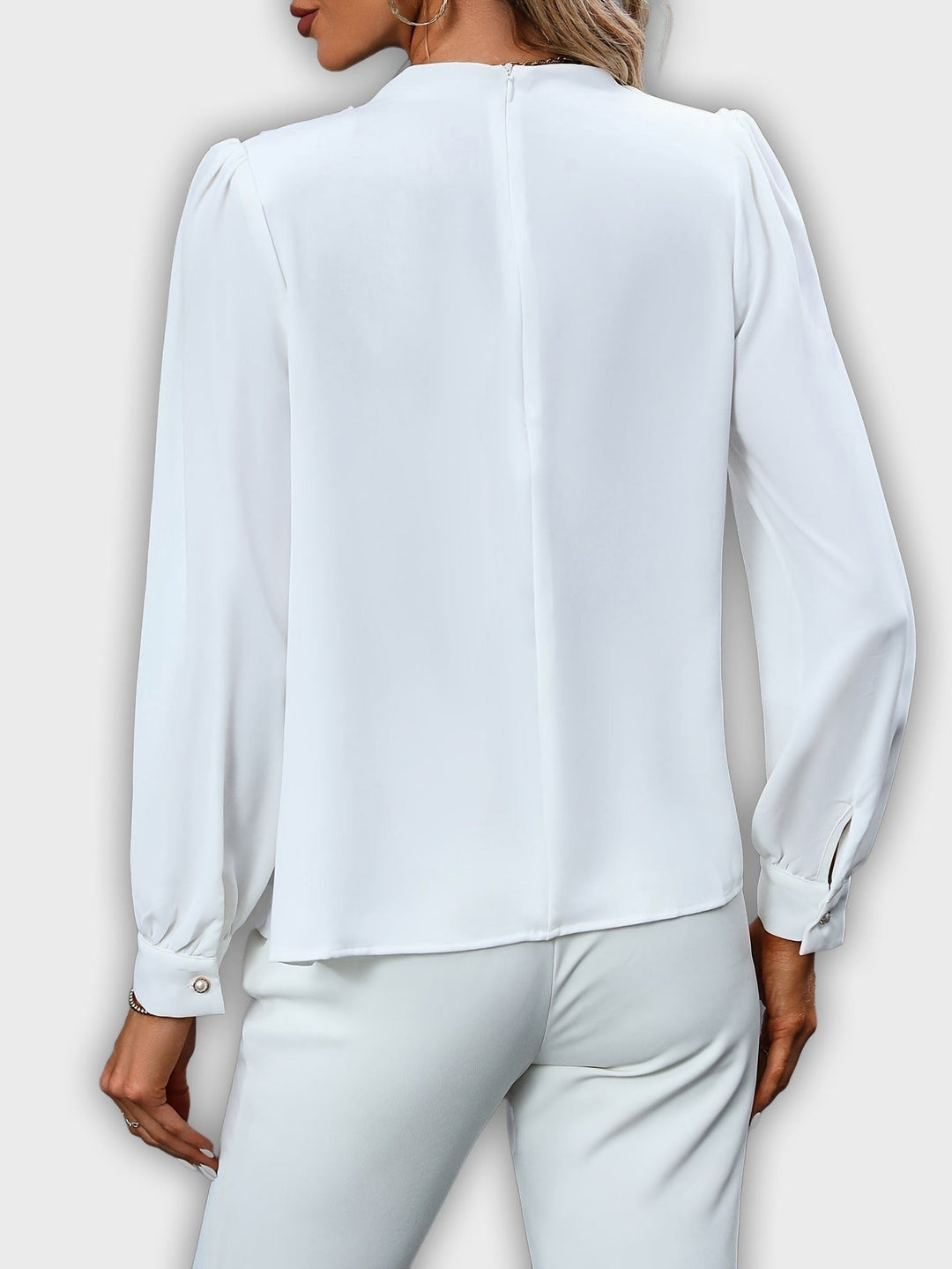 Camisa elegante con cuello alto